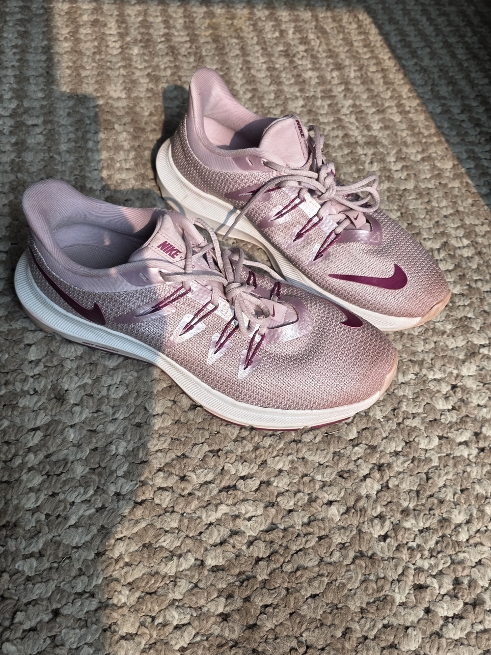 Nike Women’s Light Pink and Magenta Running Sneakers